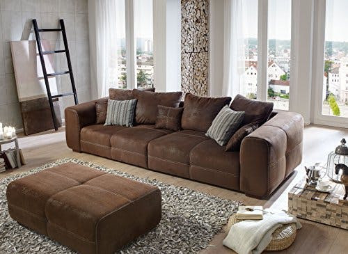 Cavadore Big Sofa Mavericco / Große Polster Couch mit Mikrofaser-Bezug Lederoptik / Inklusive Rückenkissen und Zierkissen in / Maße: 287 x 69 x 108 cm (BxHxT) / Farbe: Antik Braun 0