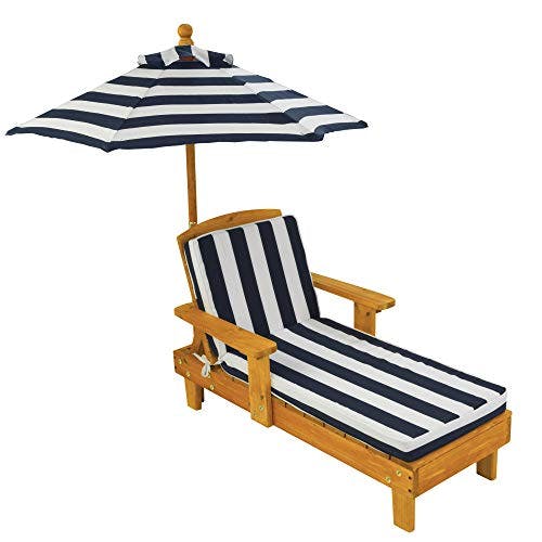 KidKraft Outdoor Liegestuhl mit Sonnenschirm für Kinder, Sonnenliege mit Kissen Weiß Marineblau gestreift, Gartenmöbel aus Holz für Kinder, 00105