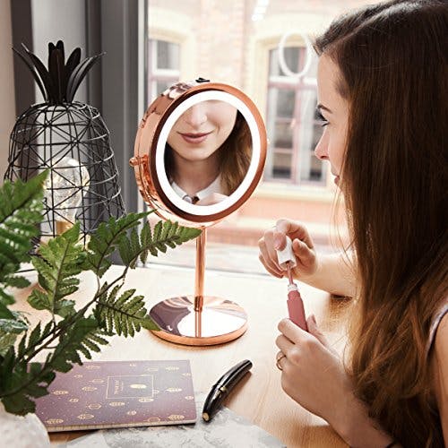Navaris Kosmetikspiegel mit LED Beleuchtung - Spiegel mit 5fach Vergrößerung Make Up Standspiegel - Schminkspiegel beleuchtet 360° drehbar in Kupfer 0